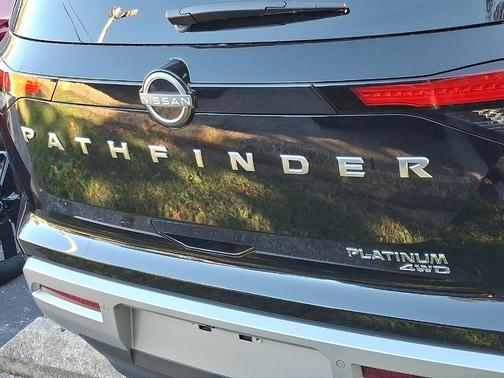 2025 Nissan Pathfinder Platinum
