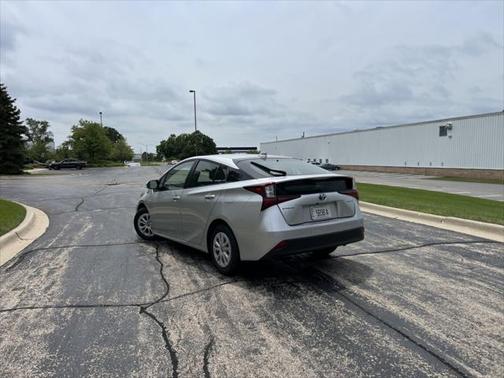 2021 Toyota Prius LE