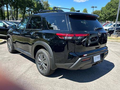 2025 Nissan Pathfinder SV 4WD