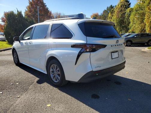 2024 Toyota Sienna XLE