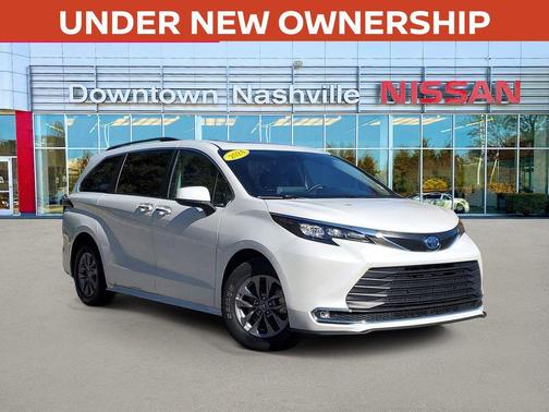 2024 Toyota Sienna XLE