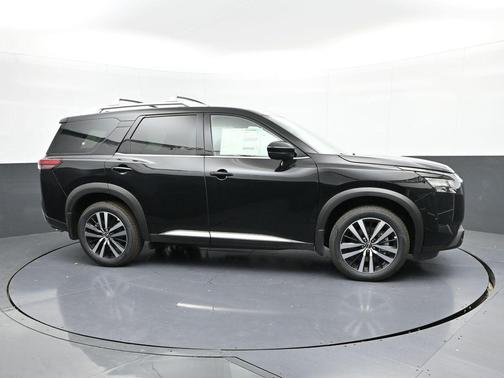 2025 Nissan Pathfinder Platinum FWD
