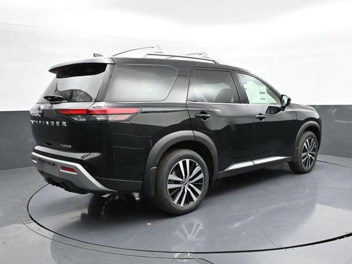 2025 Nissan Pathfinder Platinum FWD