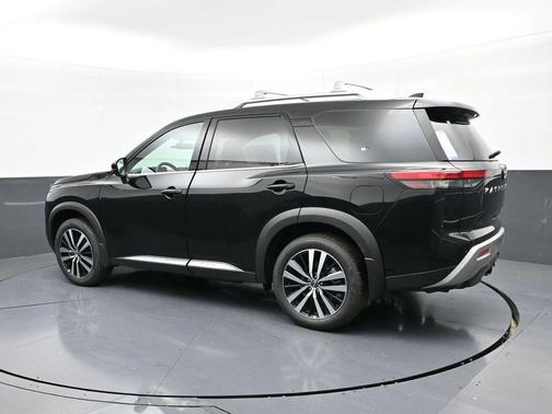 2025 Nissan Pathfinder Platinum FWD