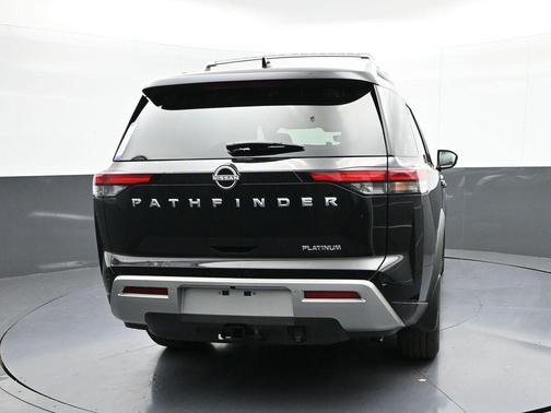 2025 Nissan Pathfinder Platinum FWD