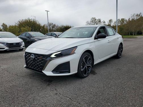 2025 Nissan Altima SR FWD