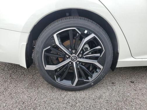 2025 Nissan Altima SR FWD