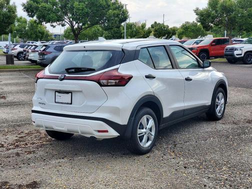 2025 Nissan Kicks S