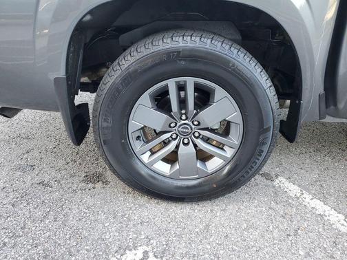 2025 Nissan Frontier SV