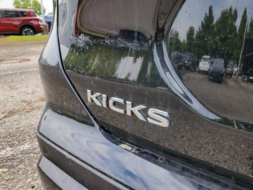 2025 Nissan Kicks S