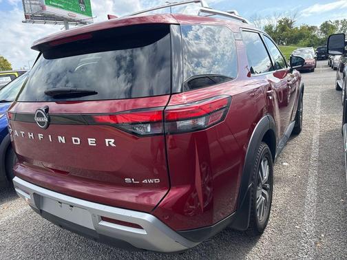 2022 Nissan Pathfinder SL 4WD