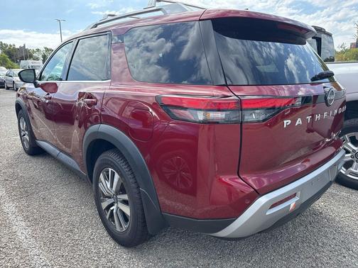 2022 Nissan Pathfinder SL 4WD