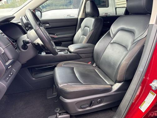 2022 Nissan Pathfinder SL 4WD