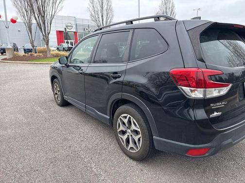 Crystal Black Silica 2023 Subaru Forester Premium