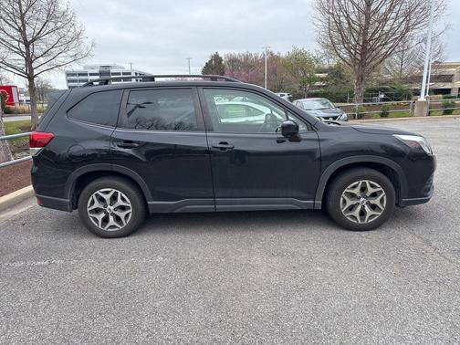 Crystal Black Silica 2023 Subaru Forester Premium