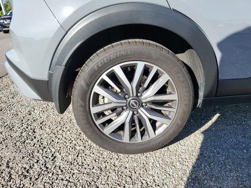 Boulder Gray Pearl 2022 Nissan Kicks SV