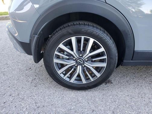 Boulder Gray Pearl 2022 Nissan Kicks SV