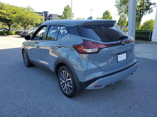 Boulder Gray Pearl 2022 Nissan Kicks SV