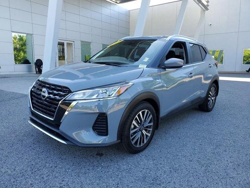 Boulder Gray Pearl 2022 Nissan Kicks SV