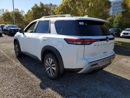 2025 Nissan Pathfinder SL FWD