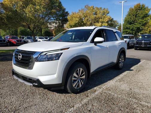 2025 Nissan Pathfinder SL FWD