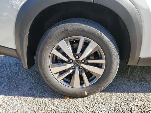 2025 Nissan Pathfinder SL FWD