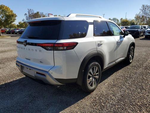 2025 Nissan Pathfinder SL FWD