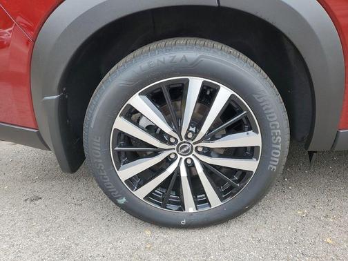 2025 Nissan Pathfinder Platinum FWD