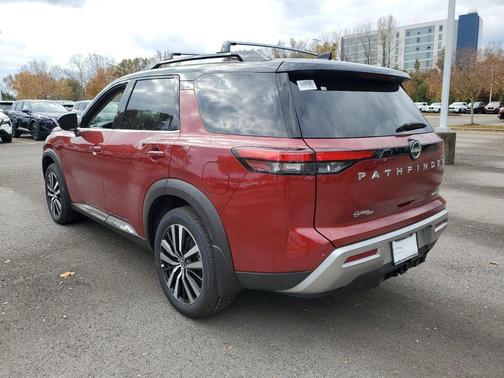 2025 Nissan Pathfinder Platinum FWD