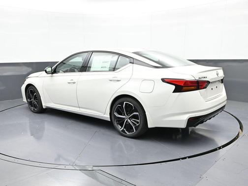 2025 Nissan Altima SR FWD