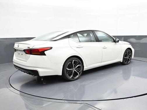 2025 Nissan Altima SR FWD