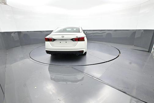 2025 Nissan Altima SR FWD