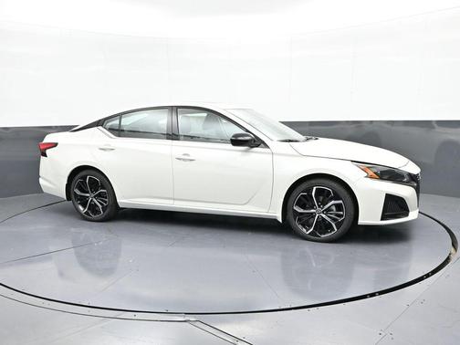 2025 Nissan Altima SR FWD