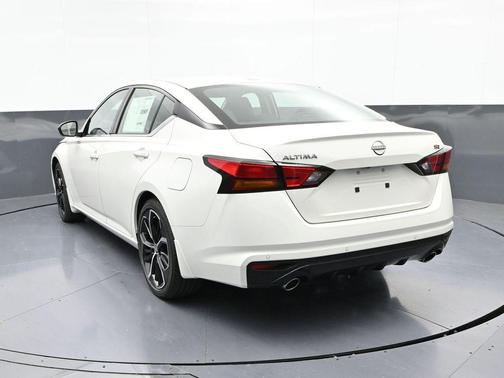 2025 Nissan Altima SR FWD