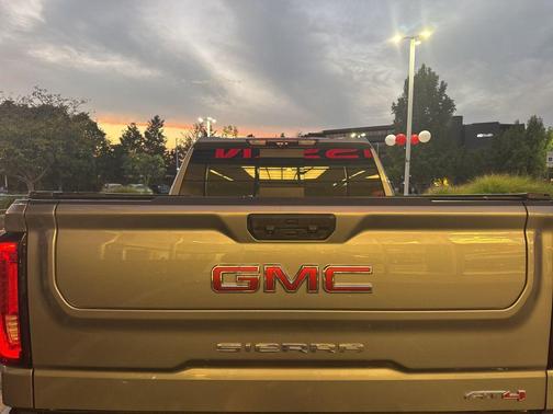 2024 GMC Sierra 1500 AT4