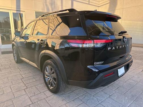 2024 Nissan Pathfinder SV 4WD