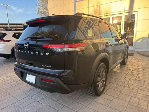 2024 Nissan Pathfinder SV 4WD