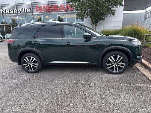 2025 Nissan Pathfinder Platinum 4WD