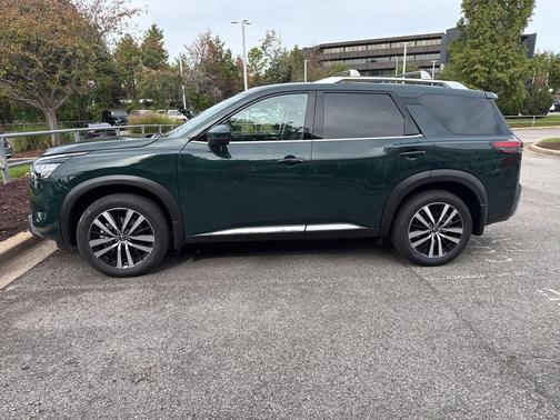 2025 Nissan Pathfinder Platinum 4WD