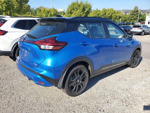 2021 Nissan Kicks SR