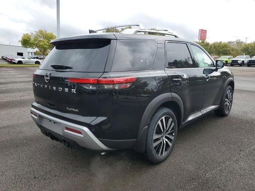 2025 Nissan Pathfinder Platinum FWD