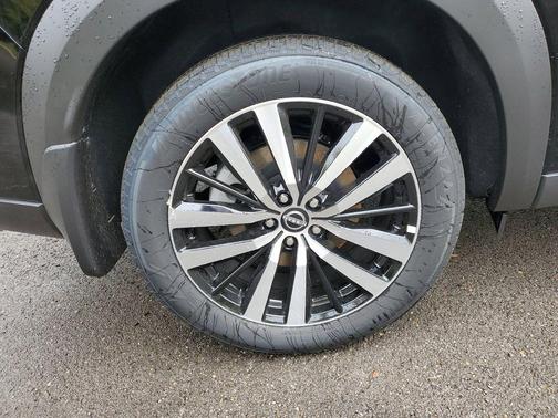 2025 Nissan Pathfinder Platinum FWD