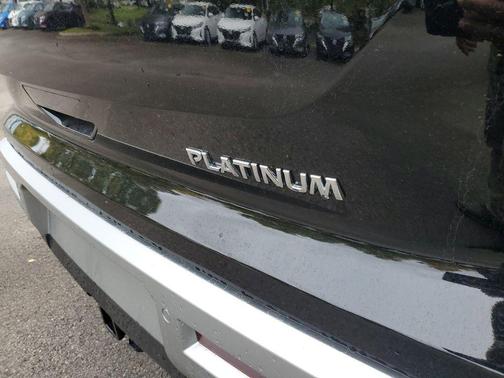 2025 Nissan Pathfinder Platinum FWD