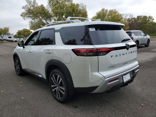 2025 Nissan Pathfinder Platinum 4WD