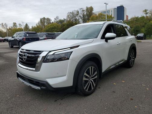 2025 Nissan Pathfinder Platinum 4WD