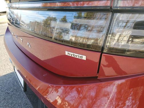2024 Hyundai SONATA Hybrid Limited