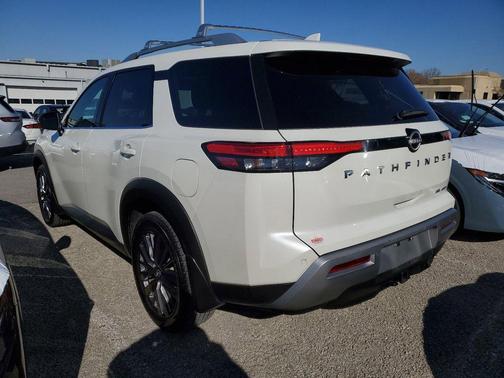 2023 Nissan Pathfinder SL 4WD