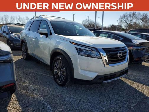 2023 Nissan Pathfinder SL 4WD