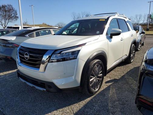 2023 Nissan Pathfinder SL 4WD