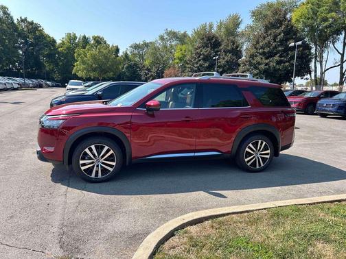 2025 Nissan Pathfinder Platinum FWD